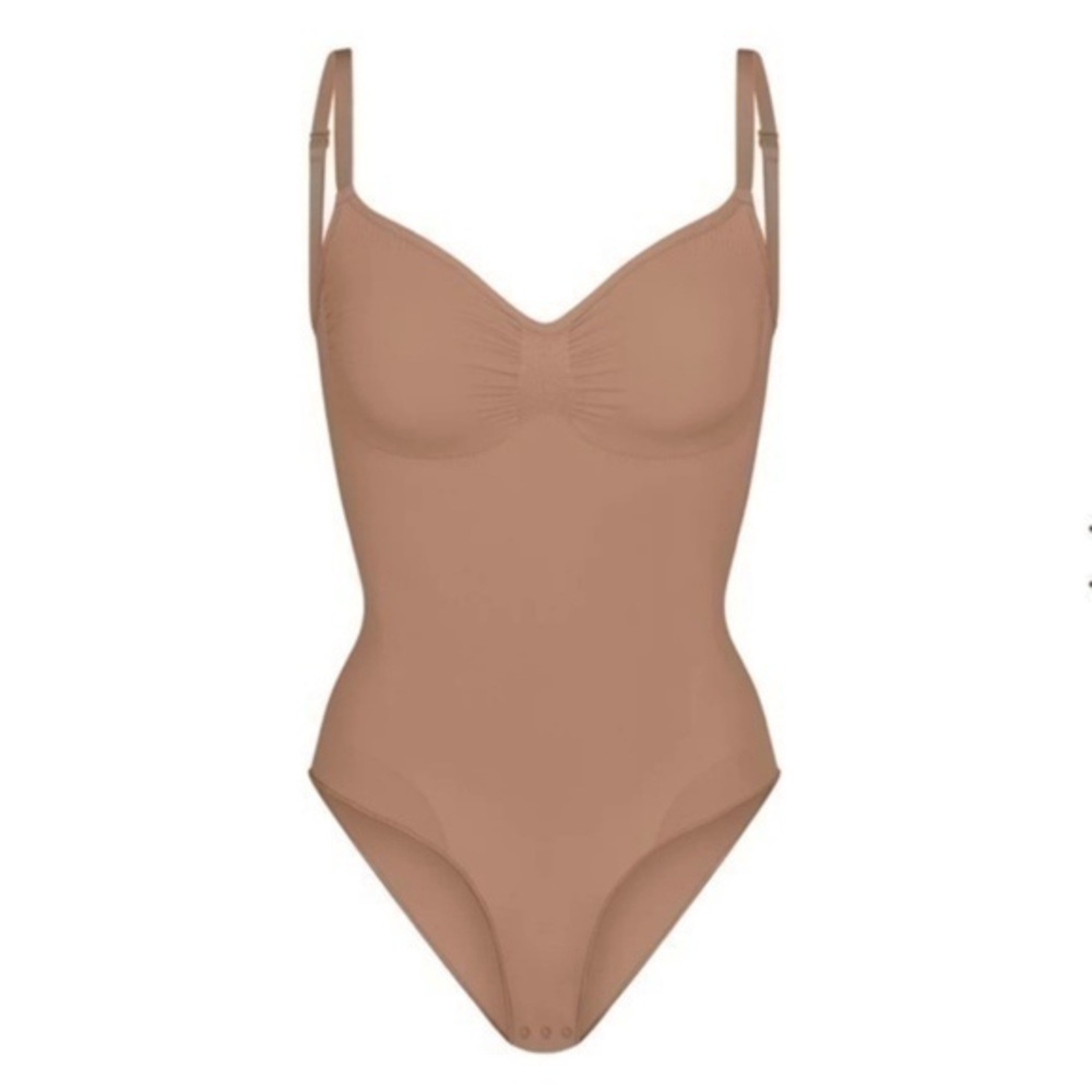 SKIMS SeAMLESS SCULPT BRIEF BODYSUIT SIENNA BEIGE SMALL